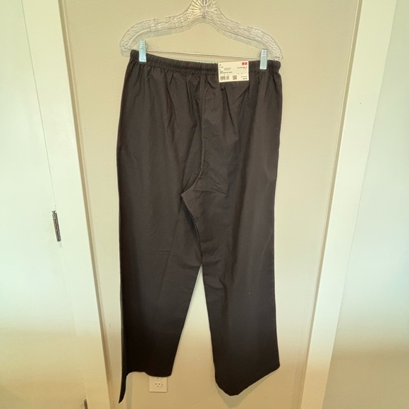 NWT Uniqlo Women's Black Relaxed Joggers - Picture 2 of 6